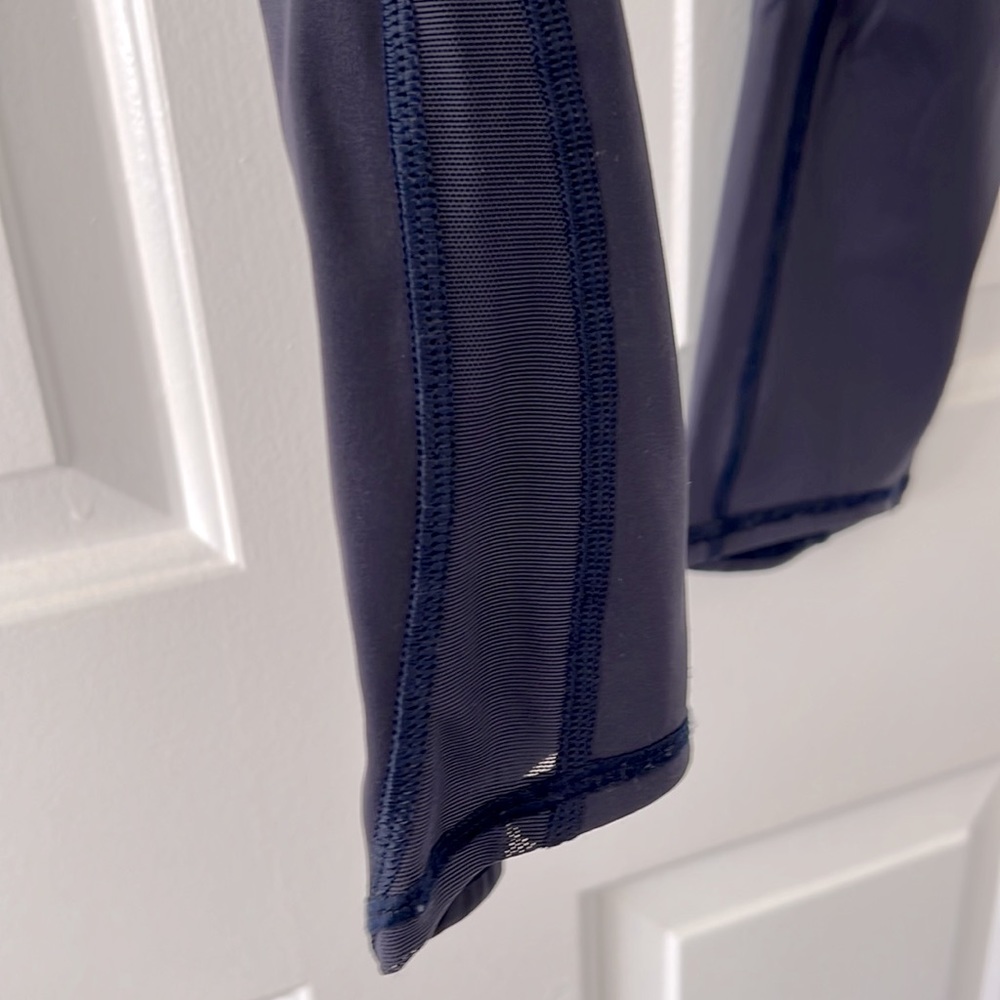 Navy Blue Lululemon Cropped Leggings - Picture 4 of 4